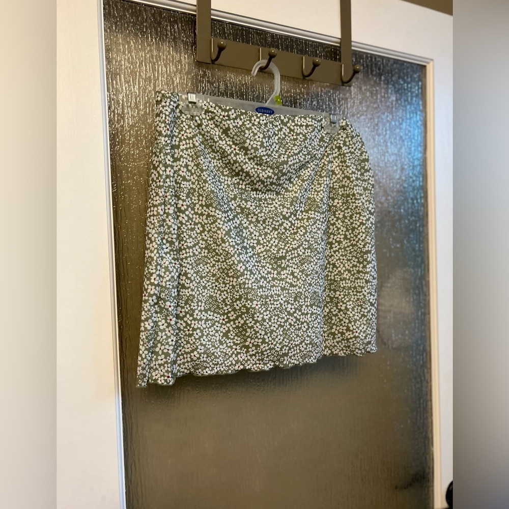 NWOT Floral Pattern Mini Skirt
